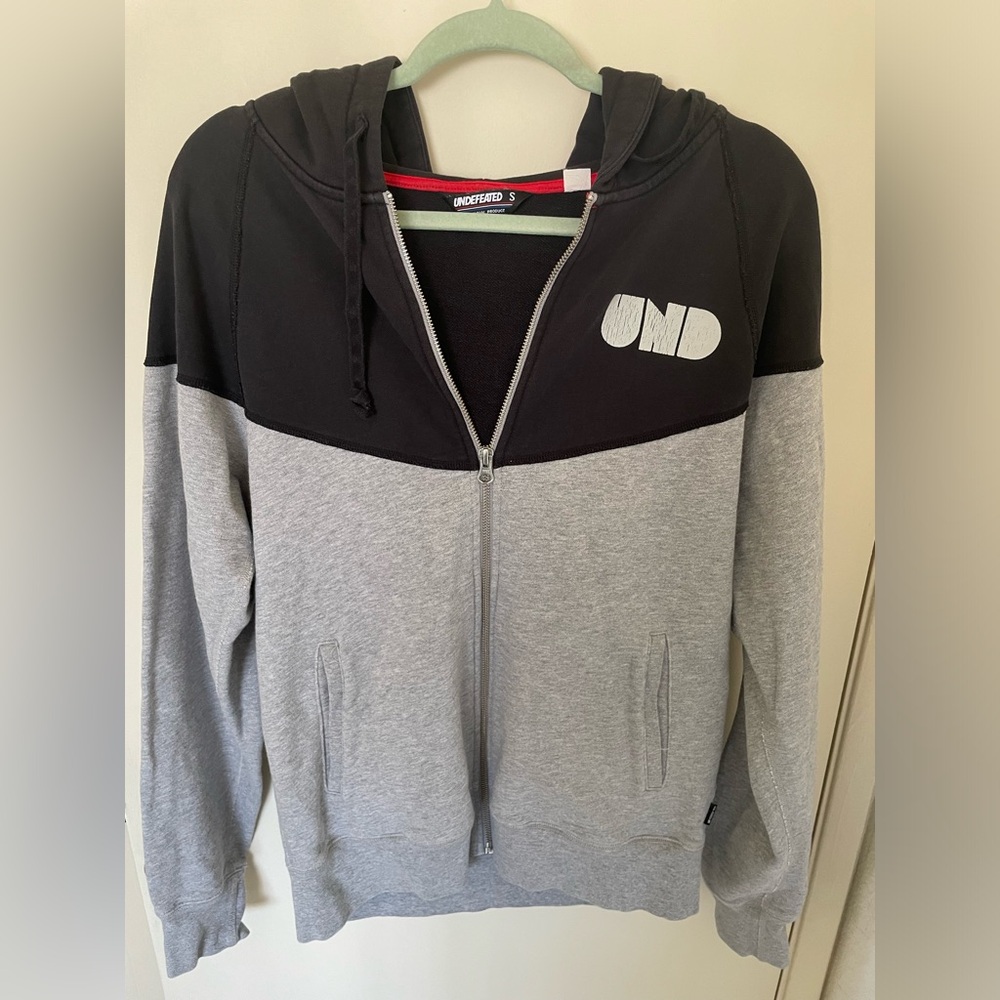 Men’s Undefeated hooded zip sweatshirt